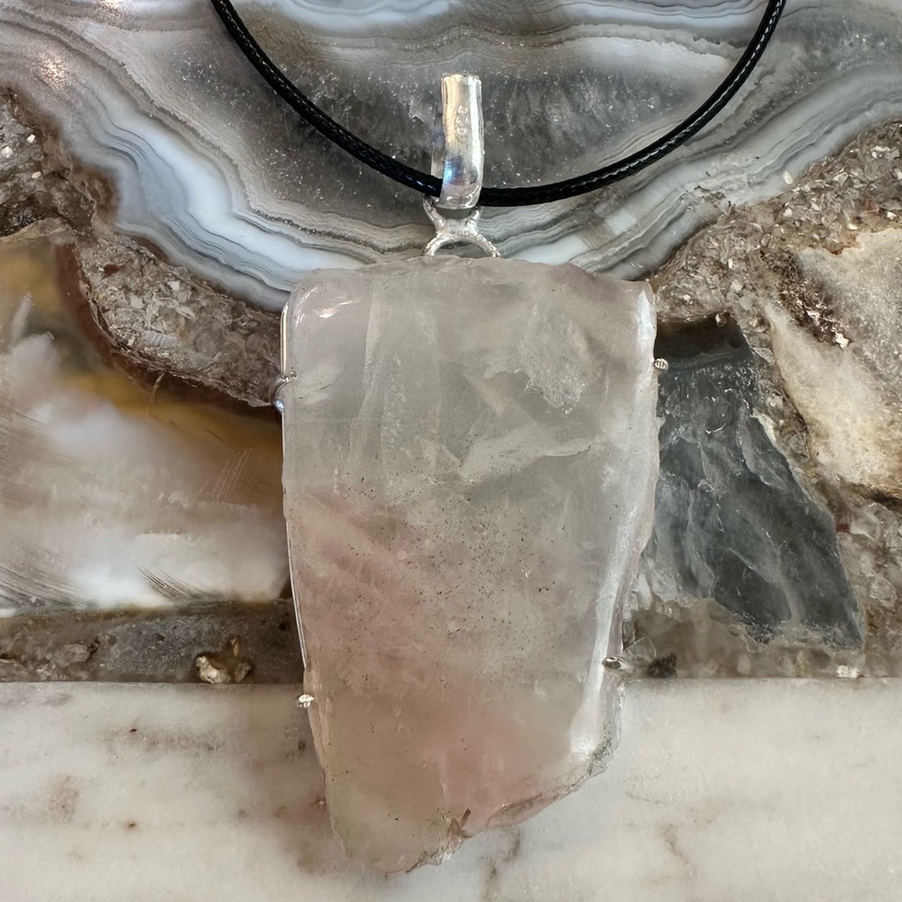 2154 Chic Silver and Quartz Stone Pendant Necklace
